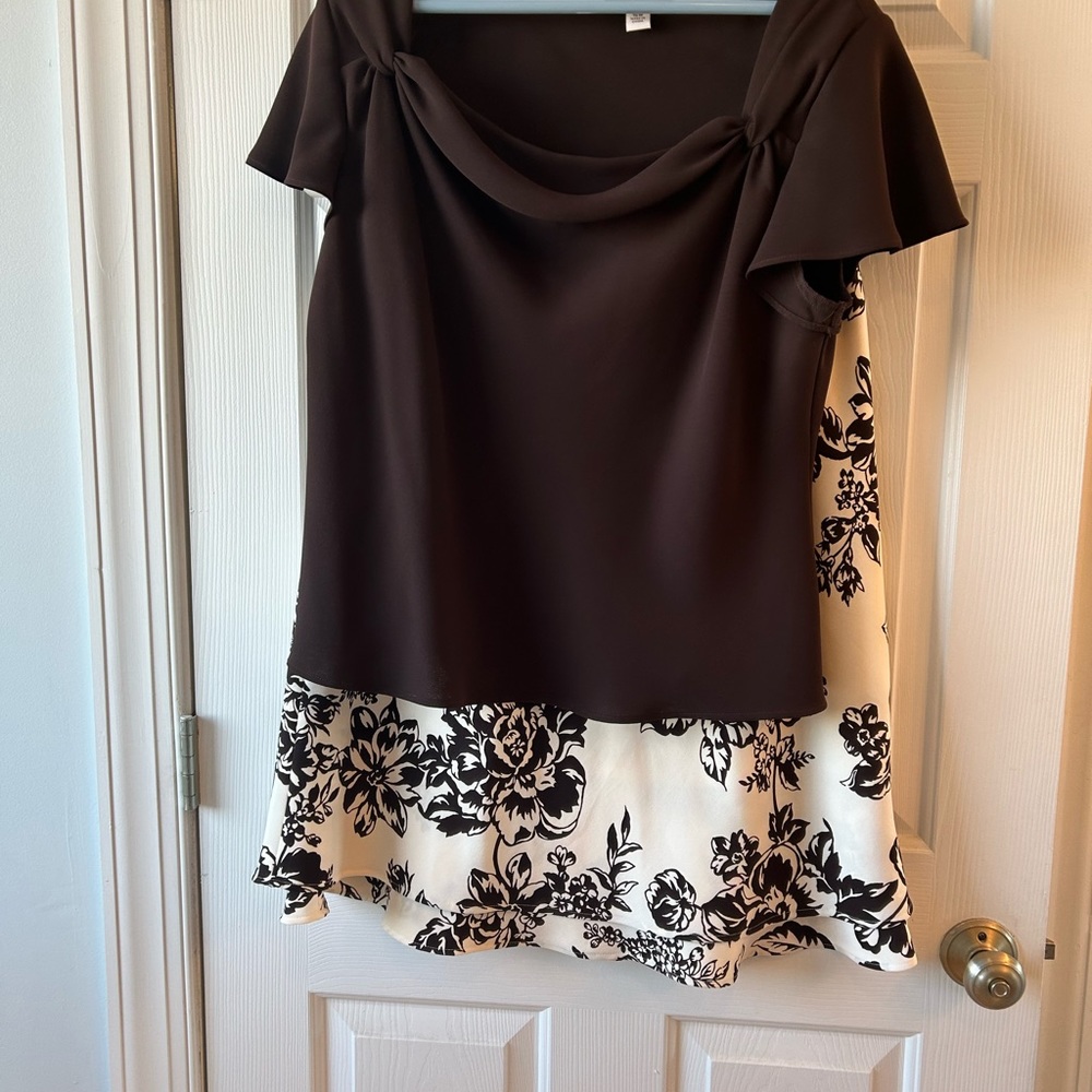 Blouse and skirt set - Picture 6 of 6